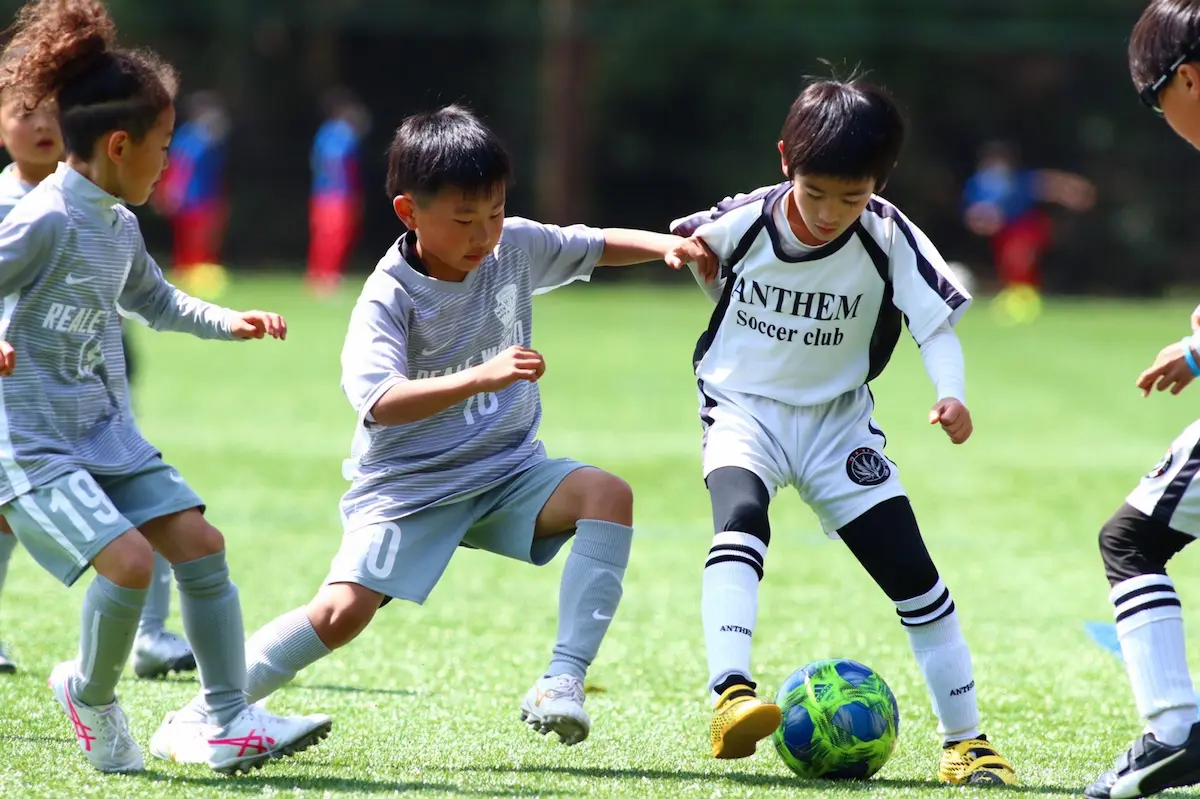 自分のシューズを寄付して参加するサッカー大会　社会貢献と 子どもの本気を刺激する「U8 レアーレカップ 2022」／静岡