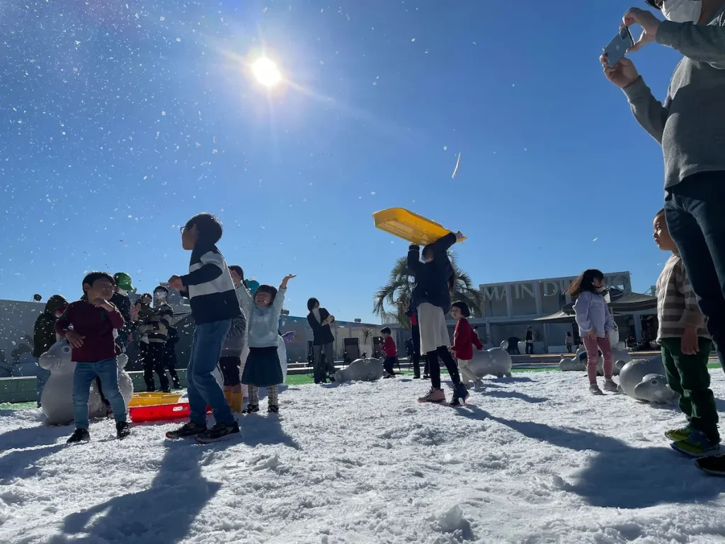 東京都心に再び雪が舞う！『雪の滑り台』『雪だるま』が登場する雪遊びイベント／東京
